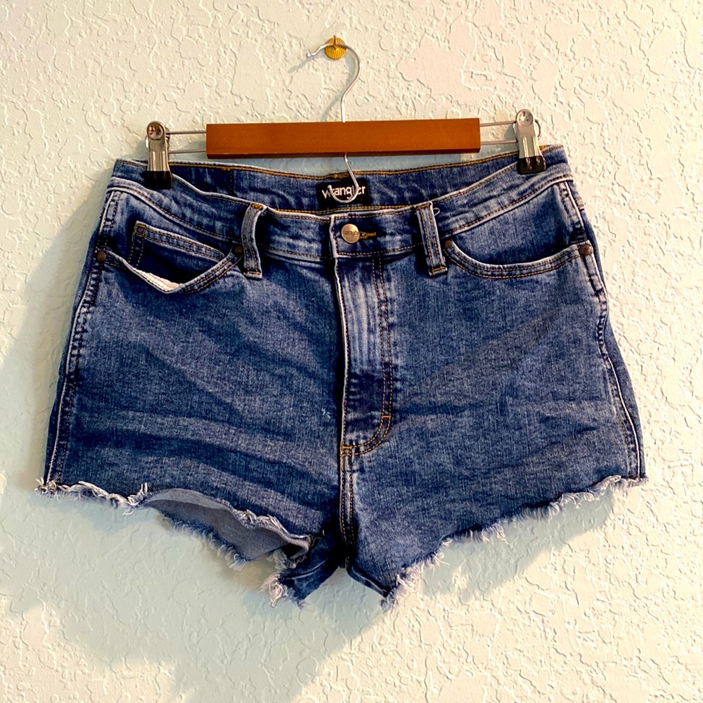 NWOT - ‘Wrangler’ Denim Shorts - Size 29
